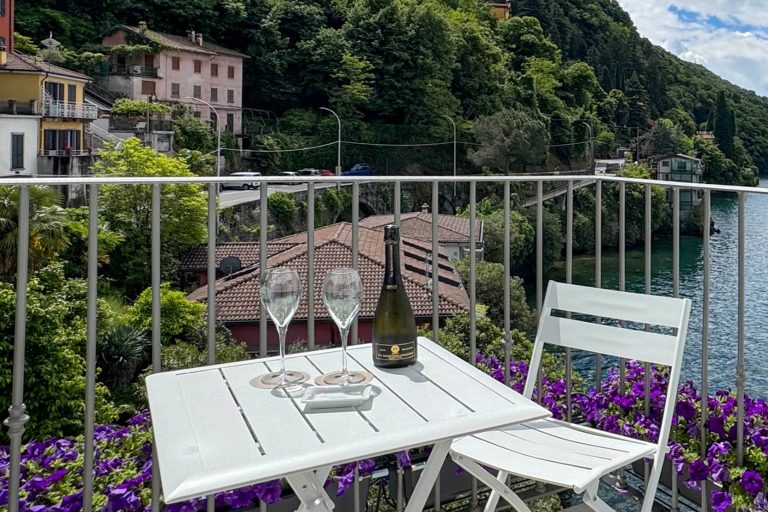 Superior Vista Lago laterale con Balcone